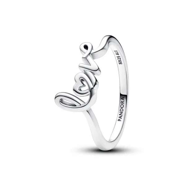 Prsten sa ručno ispisanom riječi ljubav 