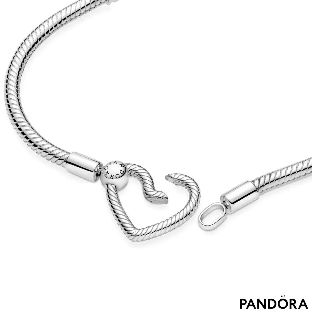 Narukvica Pandora Moments sa zmijskim vezom i kopčom u obliku srca 