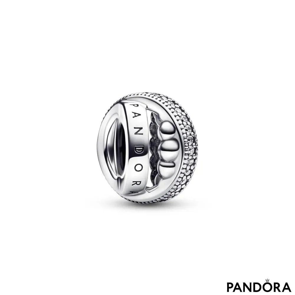 Privezak Pandora Signature logo pavé i perlice 