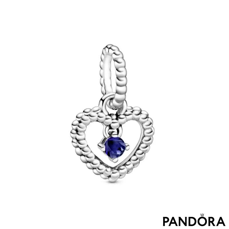 Viseći privezak u obliku srca od perlica sa morsko plavim kristalom 